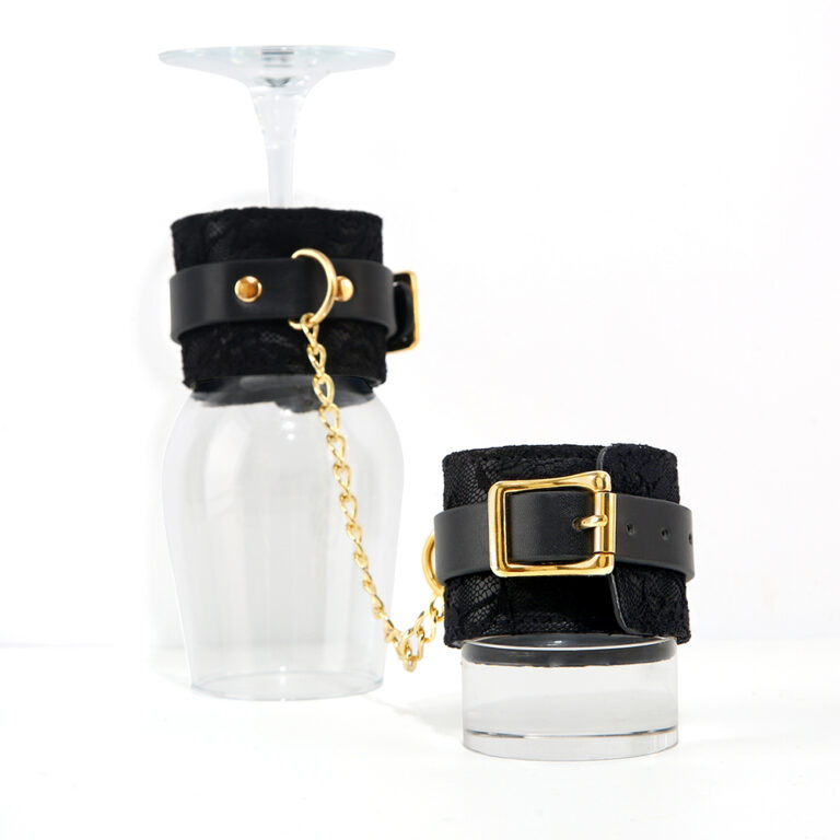 black-fetish-handcuff-with-chain
