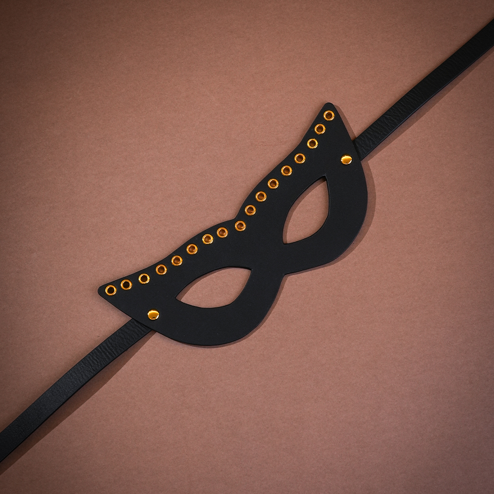 blackout leather bdsm blindfold 1