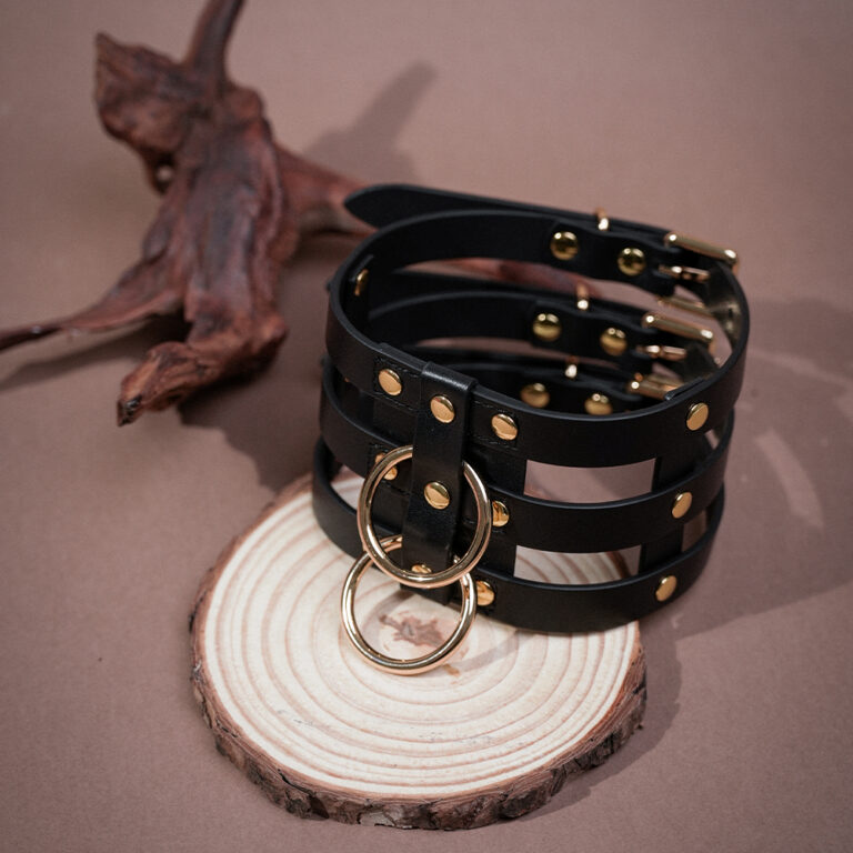 cyber-bdsm-necklace-futuristic-submission-collar