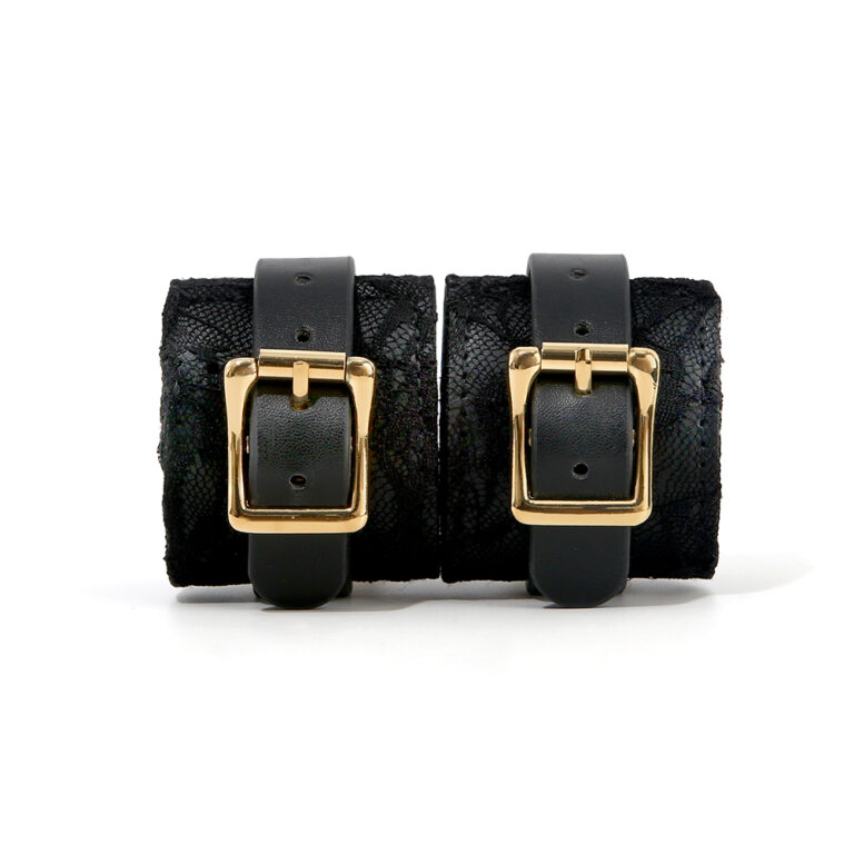 luxury-fetish-handcuff-leather