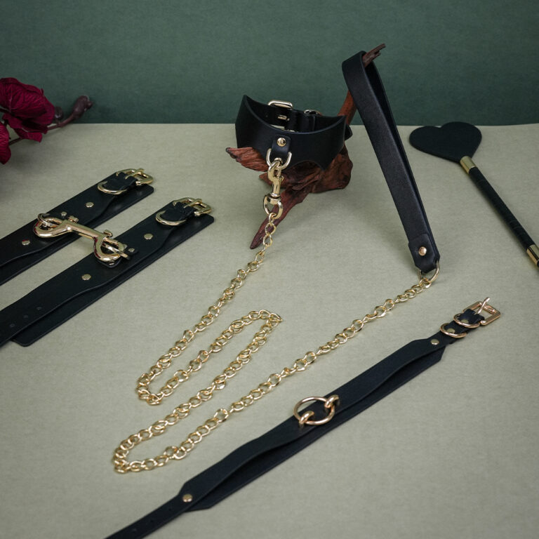 romantic-bondage-set-with-fur-lined-cuffs