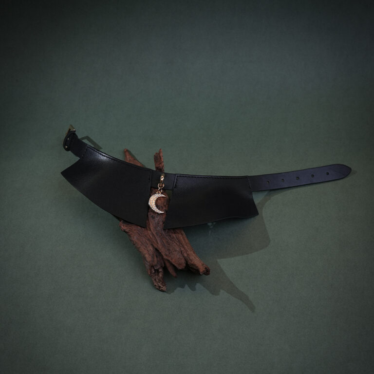 submissive-moon-bondage-collar