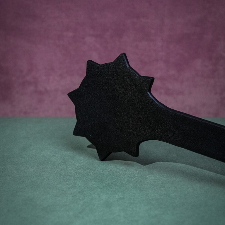 BDSM-Paddel mit Spikes für fortgeschrittenes Spiel
