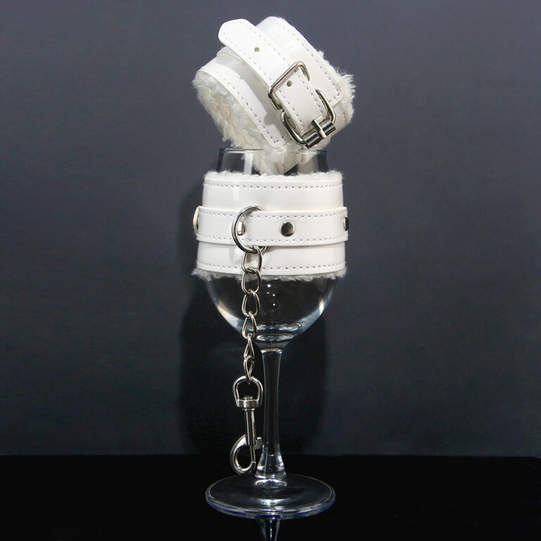 tender-bdsm-cuffs-for-submissive