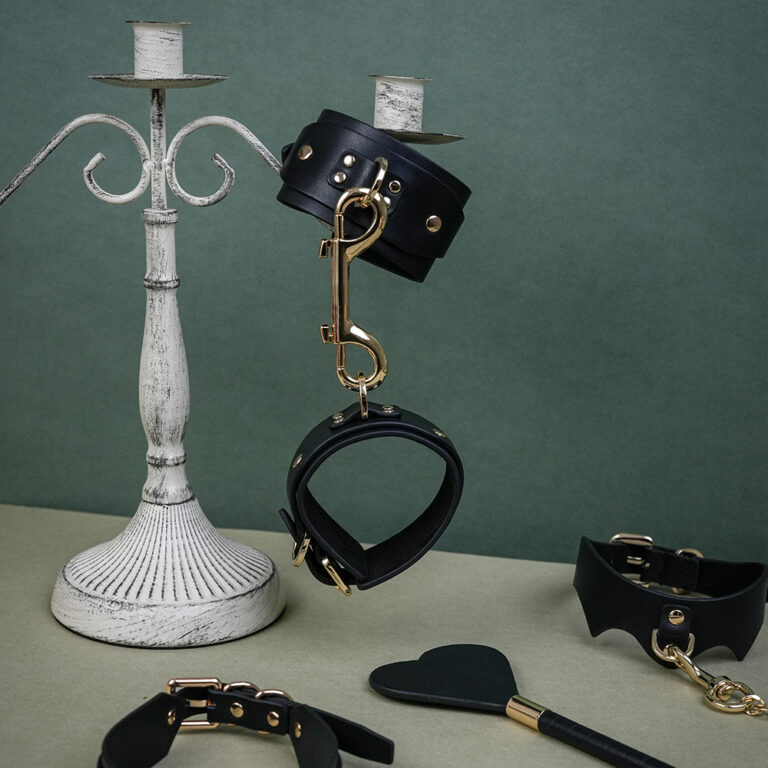 ultimate-bondage-set-with-restraints-2025