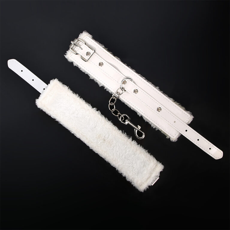 winter-bdsm-cuffs-fluff-lined