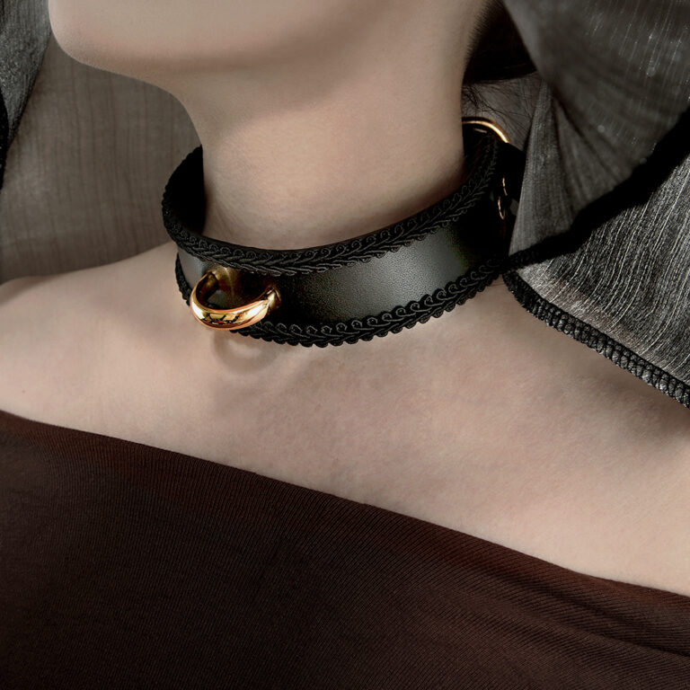 bdsm-vintage-bondage-collar