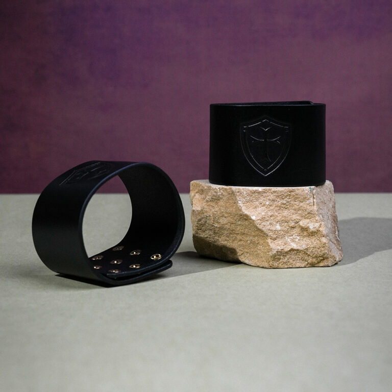 luxury-gothic-handcuffs-leather-cuffs