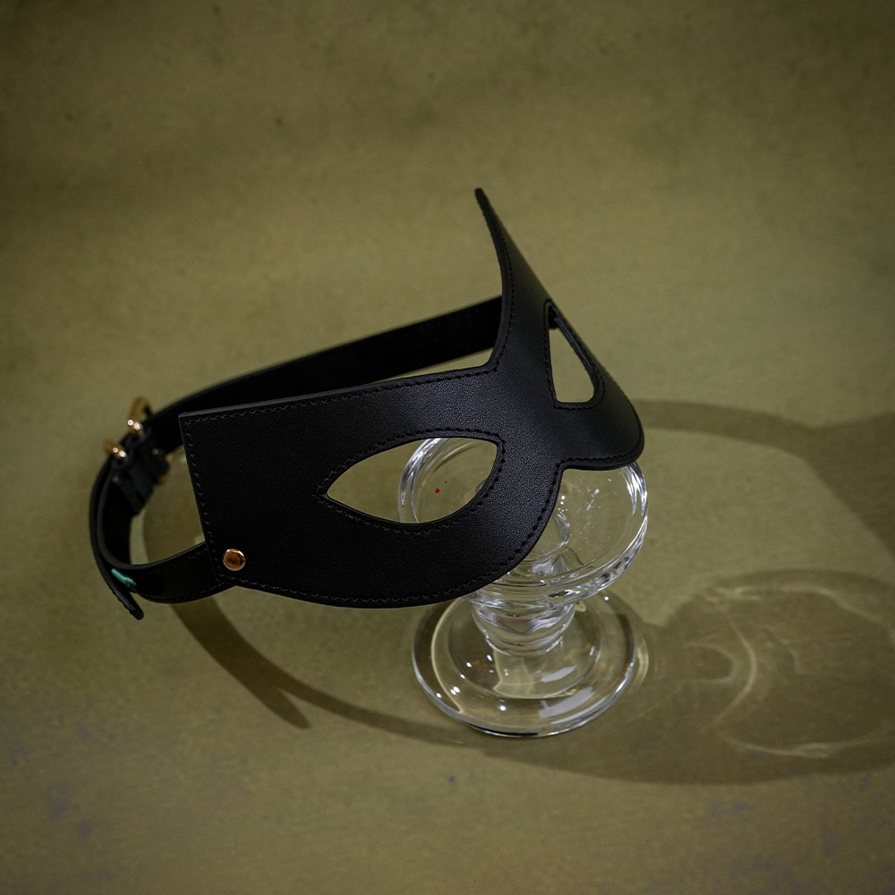 BONDAGE PADDLE TRADER