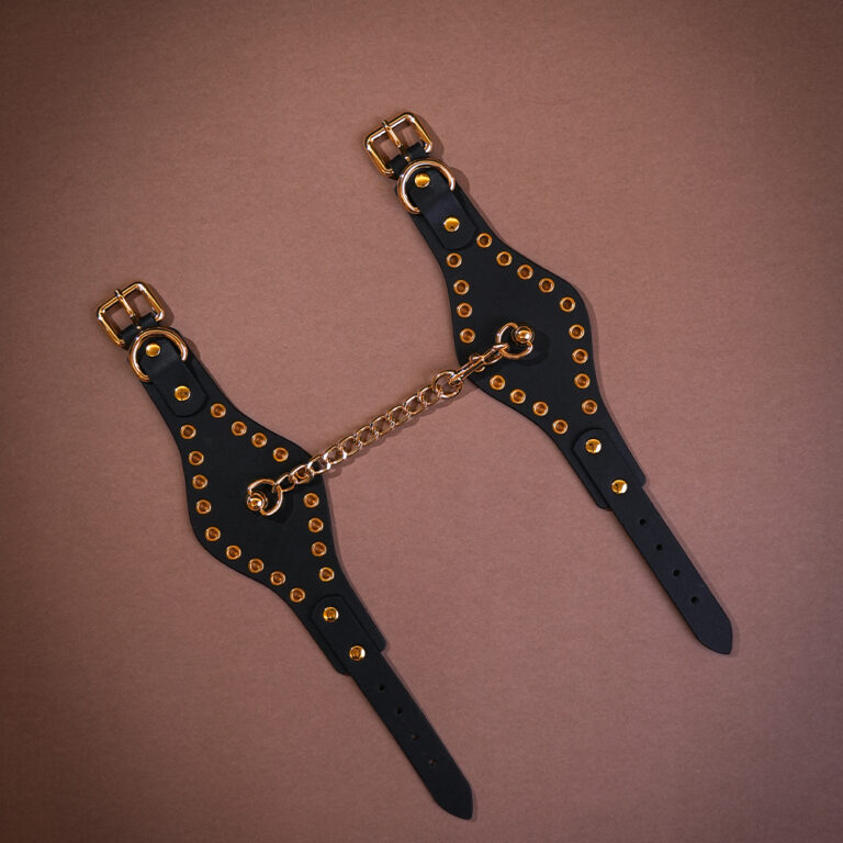bdsm-bondage-cuffs-for-beginners