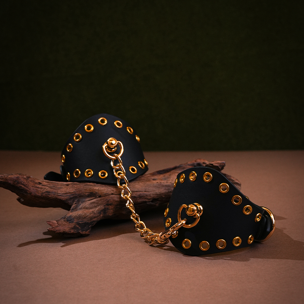 bondage cuffs leather set