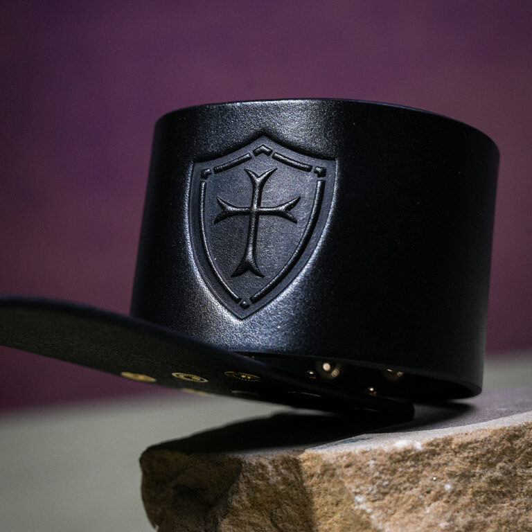 leather-gothic-restraints-closeup