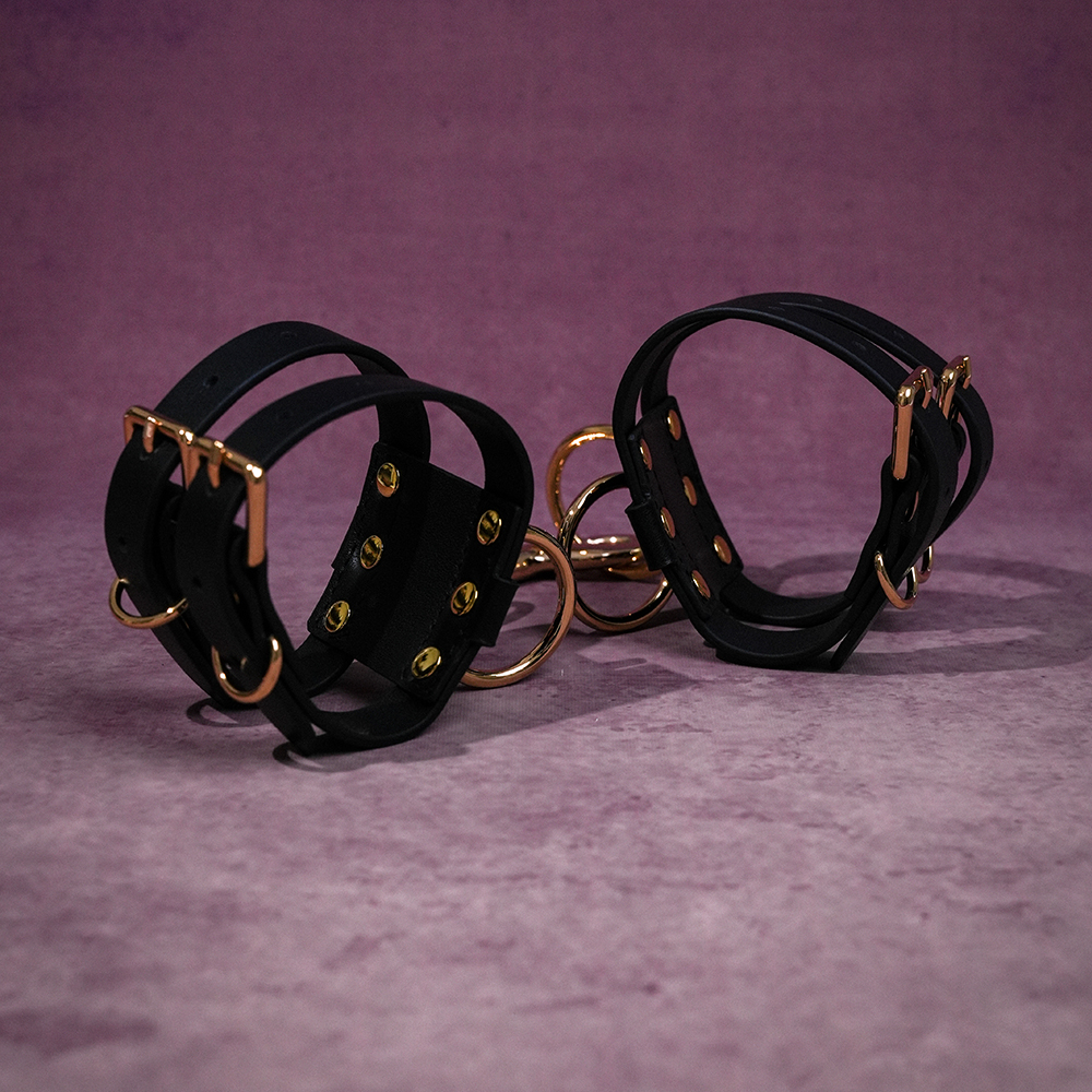 Sex-Cuffs-bondage-restraints